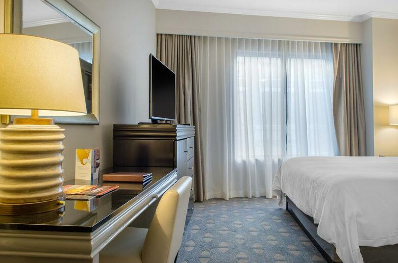 Hotel Wyndham Riverfront