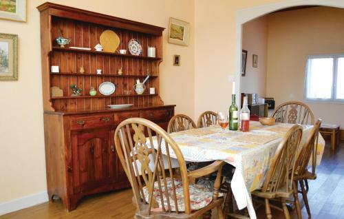 Two-bedroom Holiday Home Degagnac 0 04