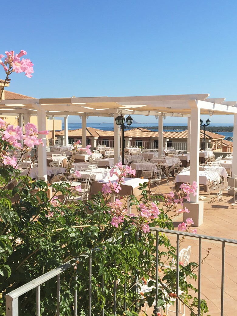 Apartamentos Villaggio Baia De Bahas � Suites