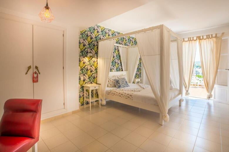 Bella Colina Vintage Hotel 1953