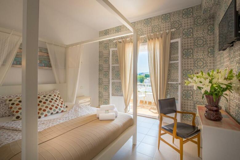 Bella Colina Vintage Hotel 1953