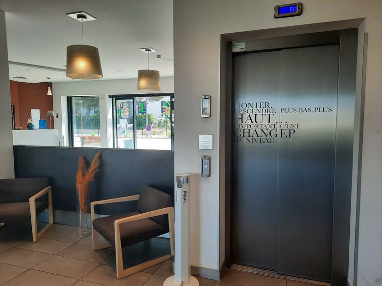Hotel Holiday Inn Express Marseille Airport