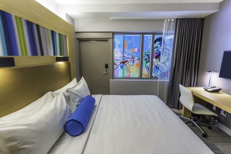 Hotel Aloft South Beach
