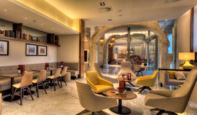 Hotel NH Collection Porto Batalha