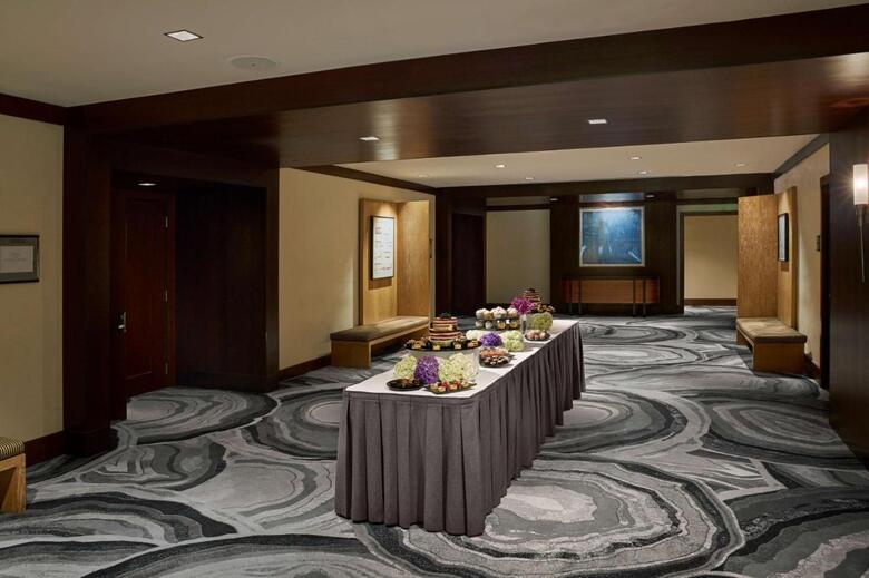 Hotel The Highland Dallas, Curio Collection By Hilton