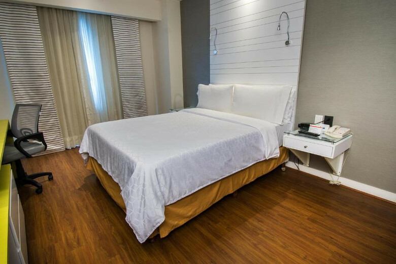 Holiday Inn Express Hotel & Suites At Wtc