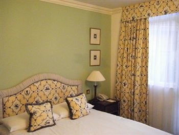 Hotel Upper Reaches (.)