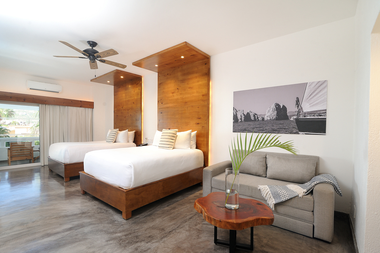 Bah�a Hotel & Beach Club