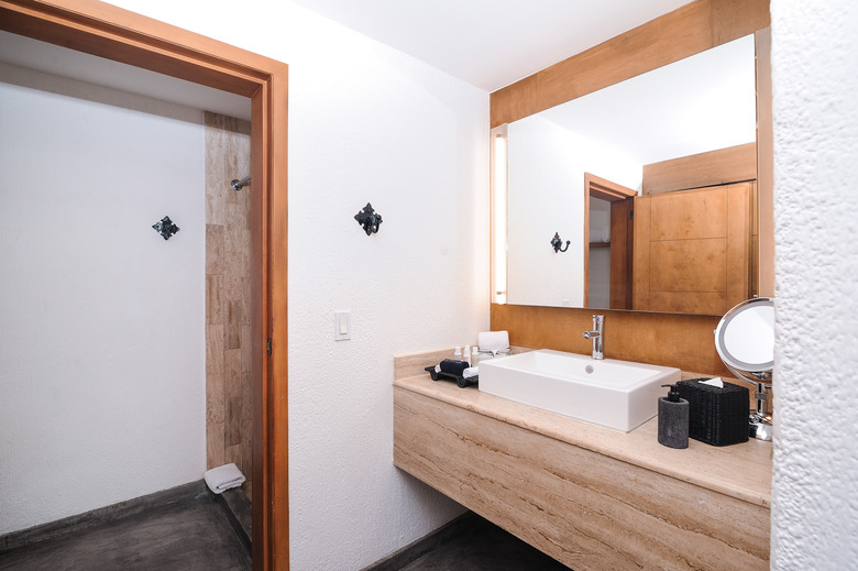 Bah�a Hotel & Beach Club