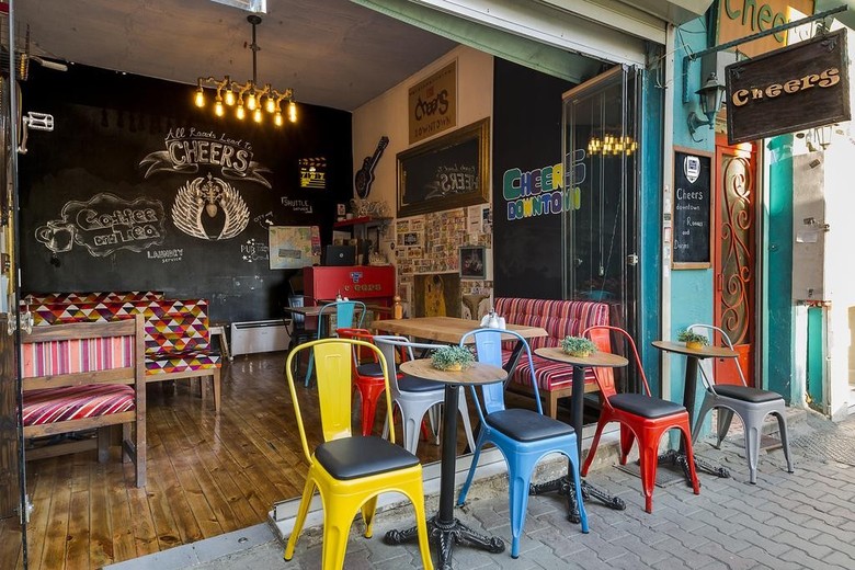 Cheers Midtown Hostel