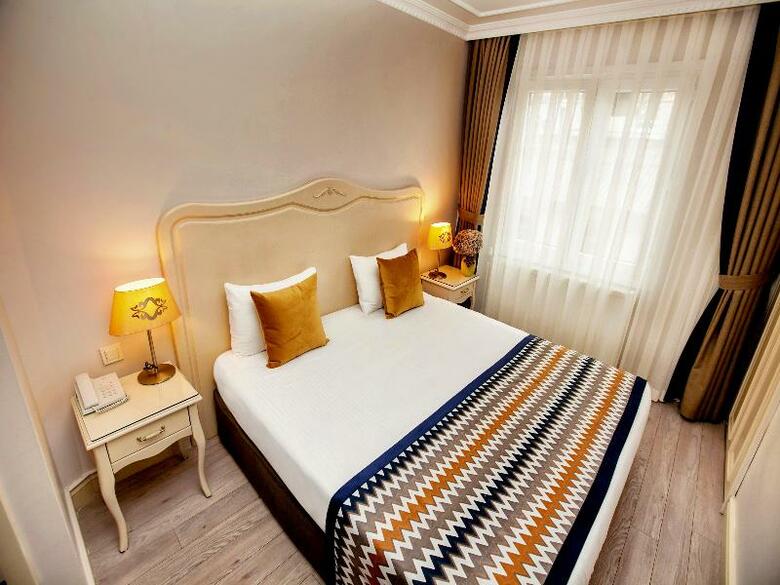 Raymond Hotel