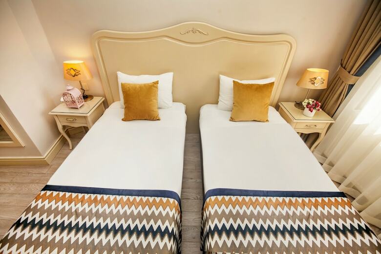 Raymond Hotel