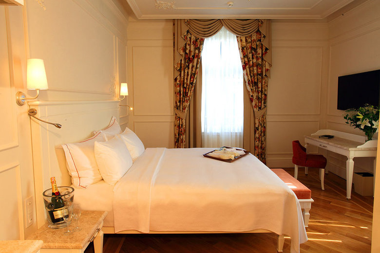 Corinne Hotel