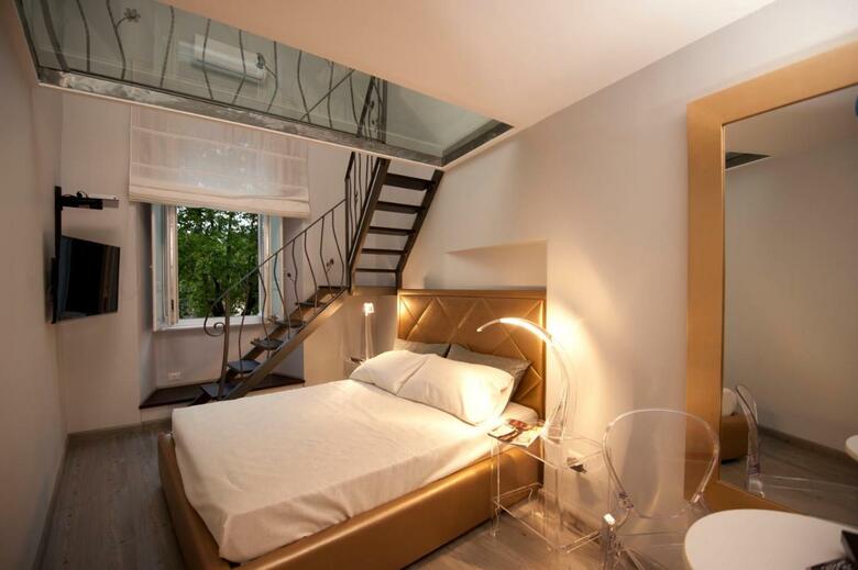 Hotel Luxury On The River