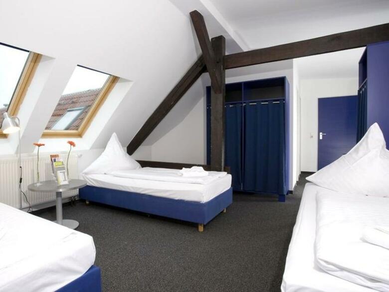 Hotel 103
