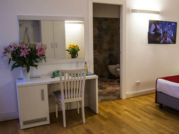 Suites Farnese Design Hotel