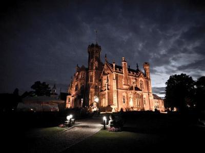 Hotel Oakley Court