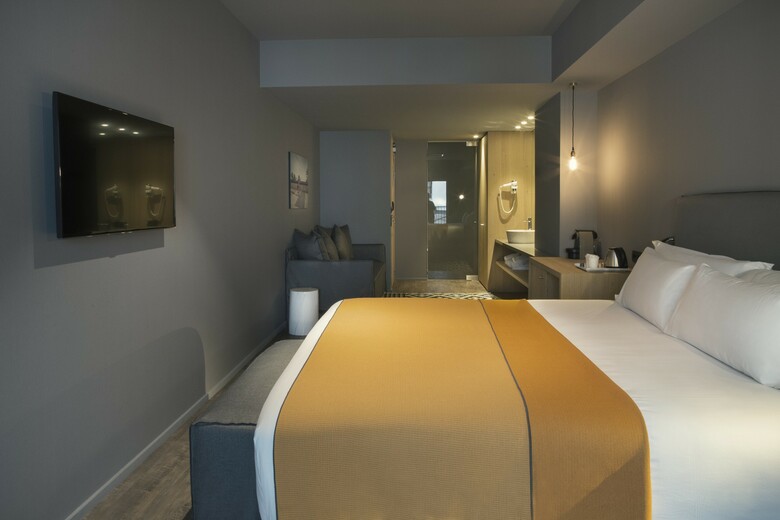 Yurbban Trafalgar Hotel