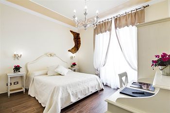Sweetly Home Roma Luxury B&B