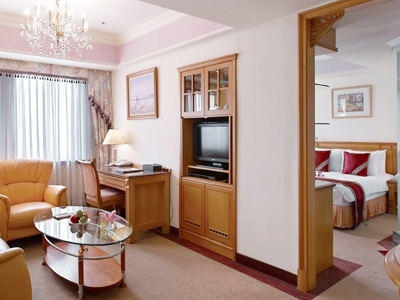 Hotel Cosmos (family)