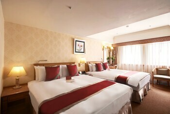 Hotel Cosmos (family)