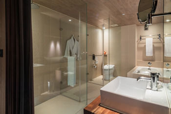 Hotel Quote (t Room)