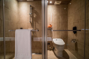 Hotel Quote (t Room)