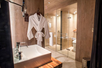 Hotel Quote (t Room)