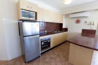 Hotel Surf Parade Resort