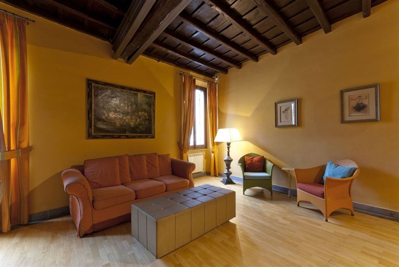 Hostal Manfredi Luxury Apartments
