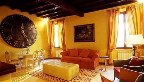 Hostal Manfredi Luxury Apartments