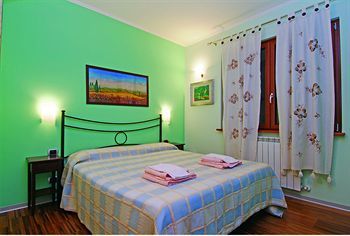 Aurelia Garden Gold Bed & Breakfast