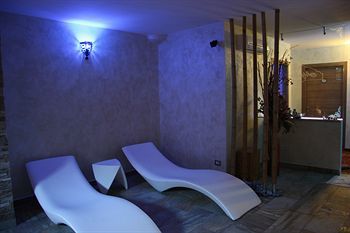 Aurelia Garden Gold Bed & Breakfast