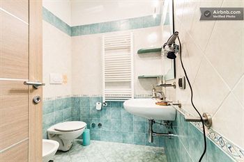 Aurelia Garden Gold Bed & Breakfast