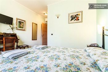 Aurelia Garden Gold Bed & Breakfast
