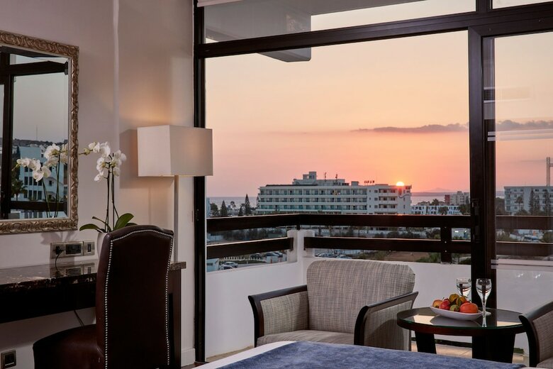 Hotel Grecian Bay