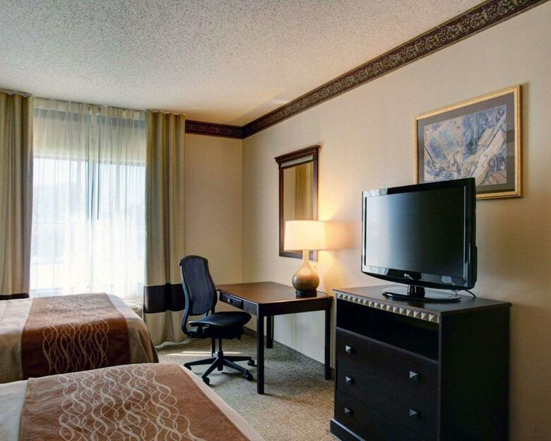 Hotel Comfort Inn & Suites (.)