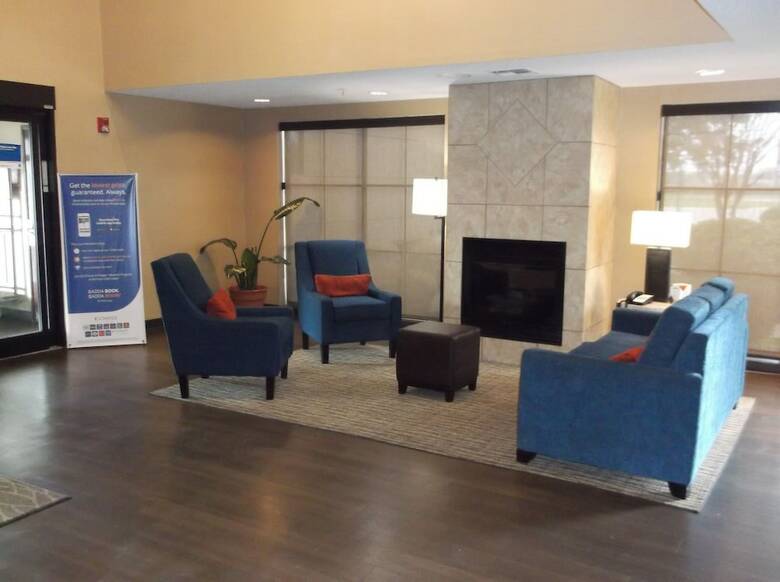Hotel Comfort Inn & Suites (.)