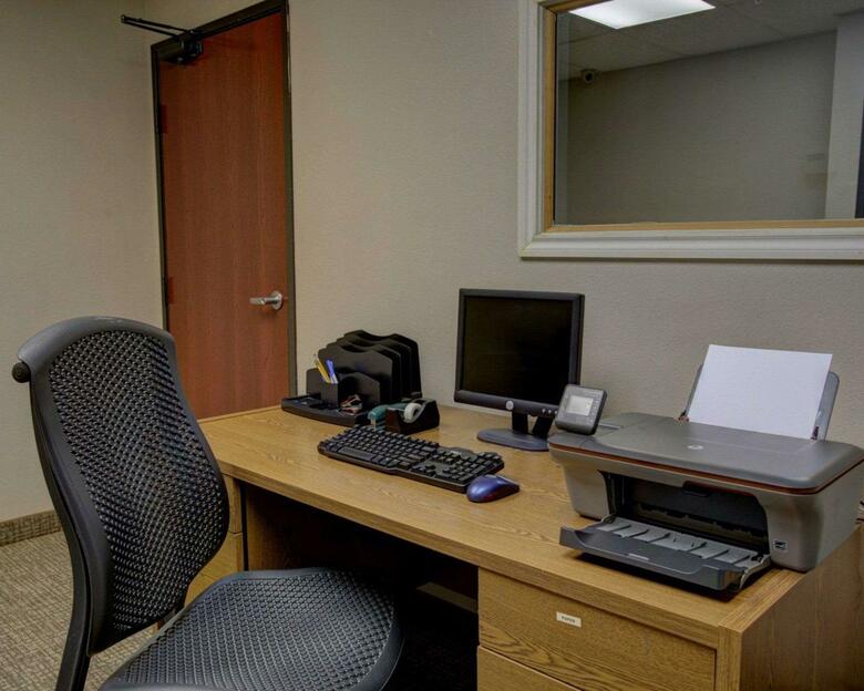 Hotel Comfort Inn & Suites (.)