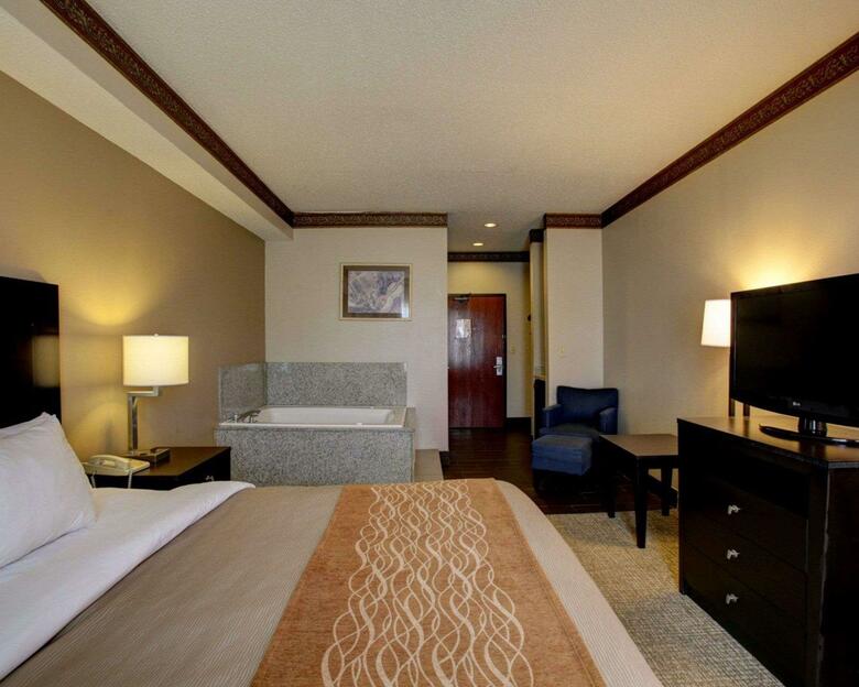 Hotel Comfort Inn & Suites (.)