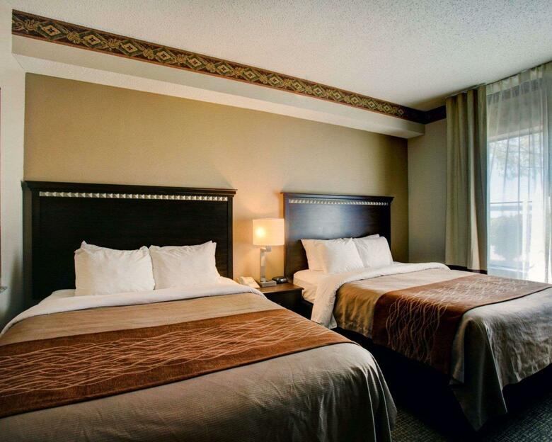 Hotel Comfort Inn & Suites (.)