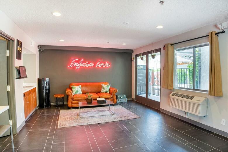 Hotel Americas Best Value Inn Palm Springs