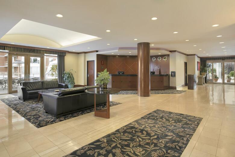 Coast Victoria Harbourside Hotel & Marina