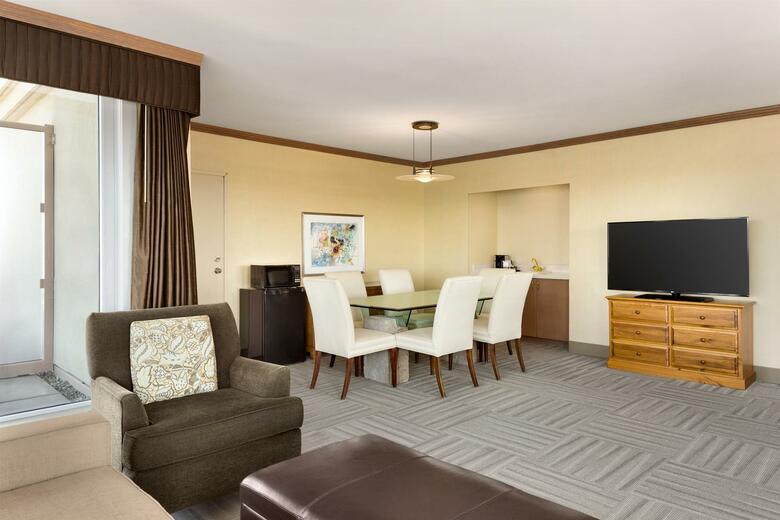 Coast Victoria Harbourside Hotel & Marina