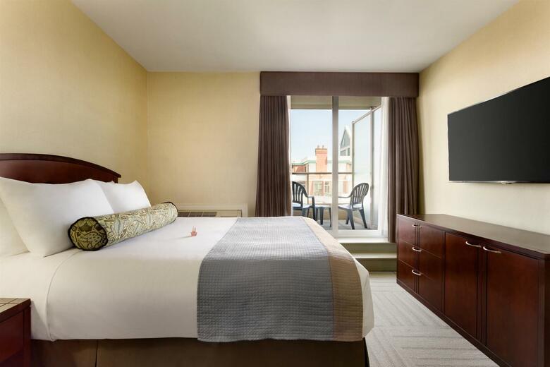 Coast Victoria Harbourside Hotel & Marina