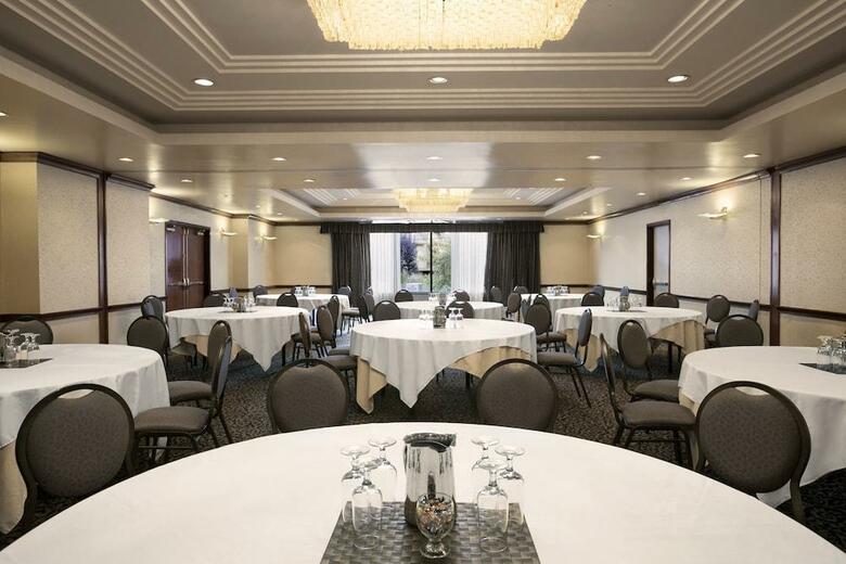 Coast Victoria Harbourside Hotel & Marina