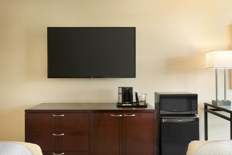 Coast Victoria Harbourside Hotel & Marina