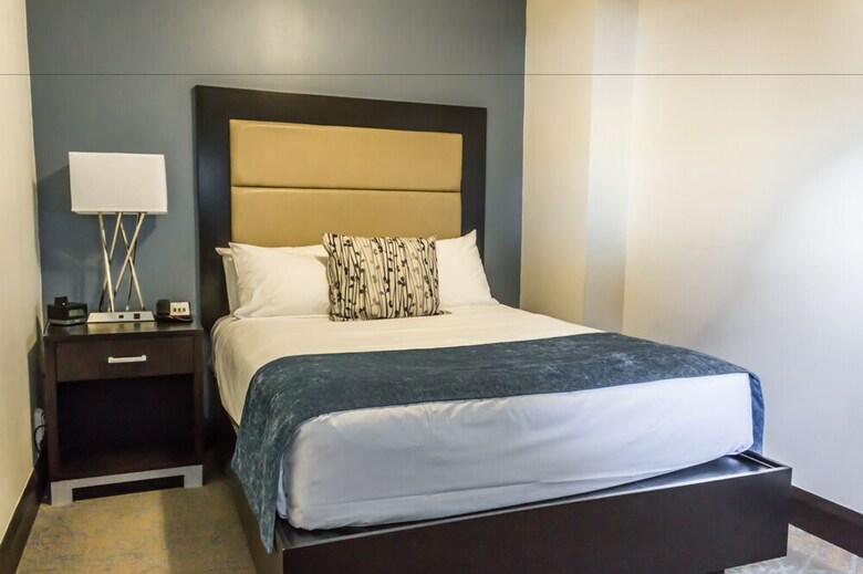 Embassy Hotel & Suites Ottawa
