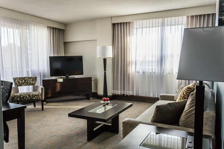 Embassy Hotel & Suites Ottawa