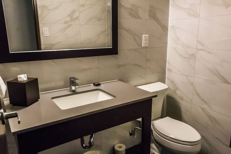 Embassy Hotel & Suites Ottawa